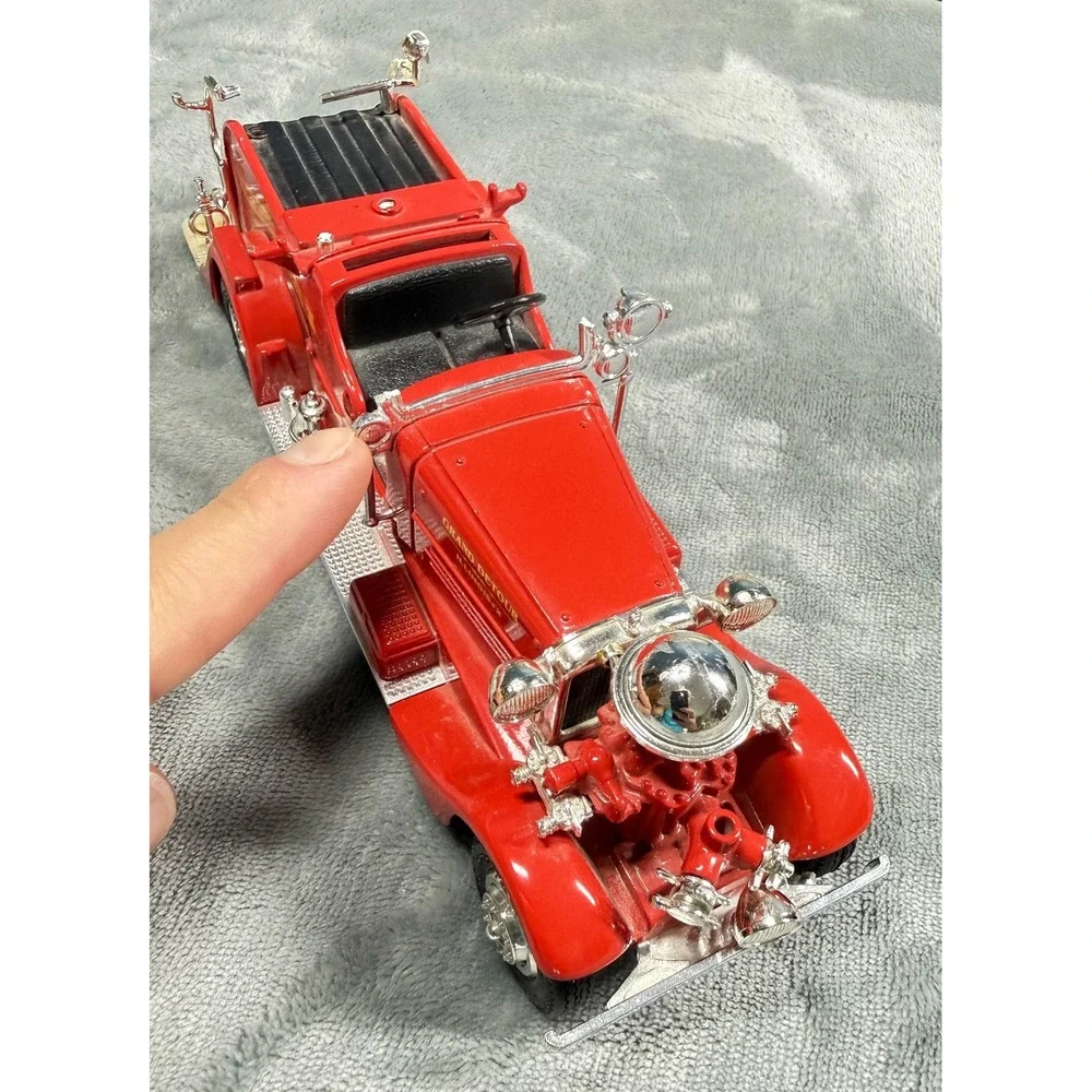 Ertl 1937 Ahrens Fox Firetruck Bank John Deere Diecast 1/30 Scale No 107